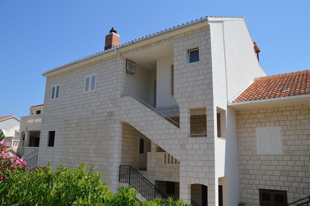 Apartments Biserka Бол Экстерьер фото