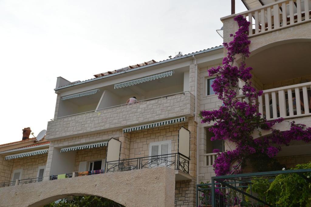 Apartments Biserka Бол Экстерьер фото
