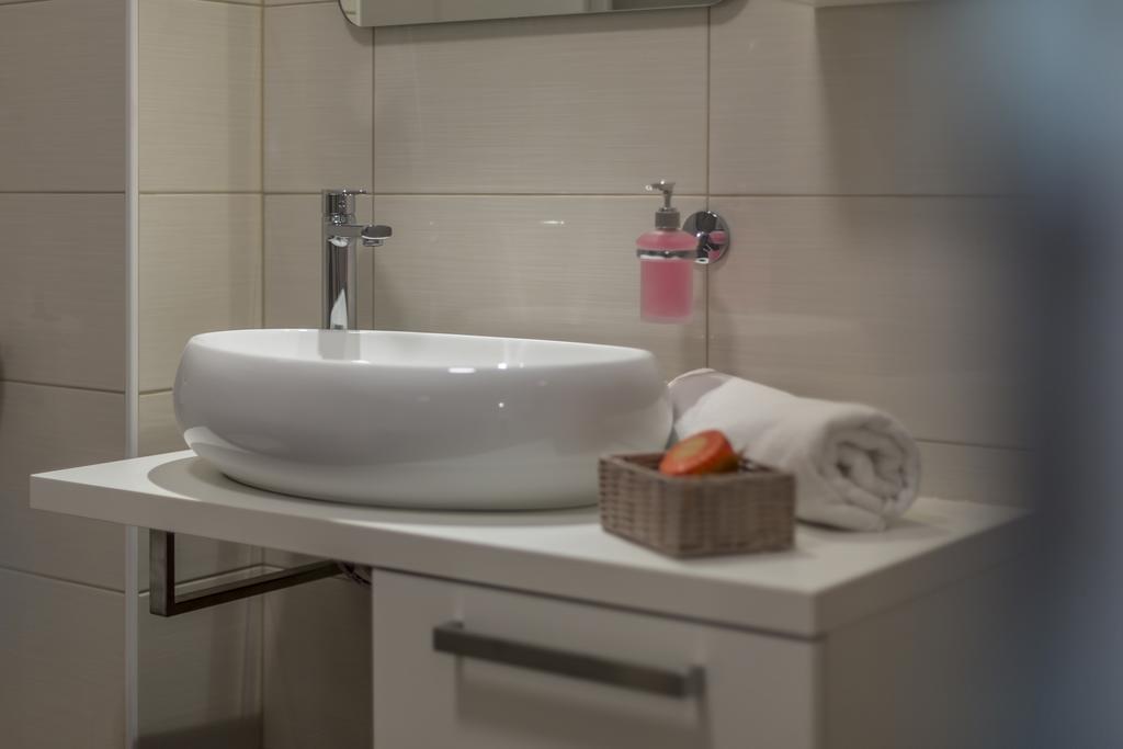 Apartments Biserka Бол Экстерьер фото