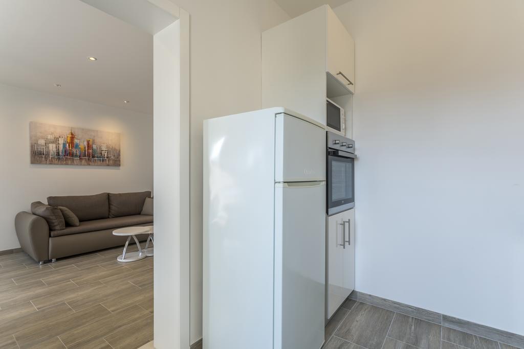 Apartments Biserka Бол Экстерьер фото