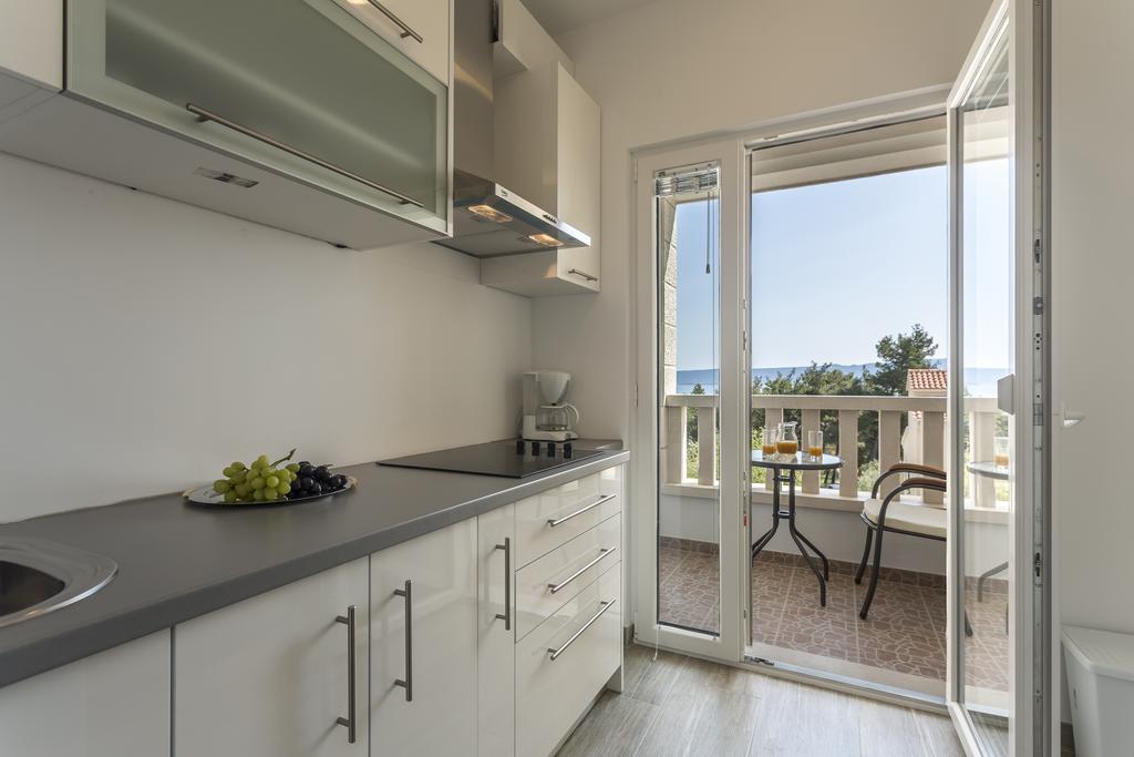 Apartments Biserka Бол Экстерьер фото