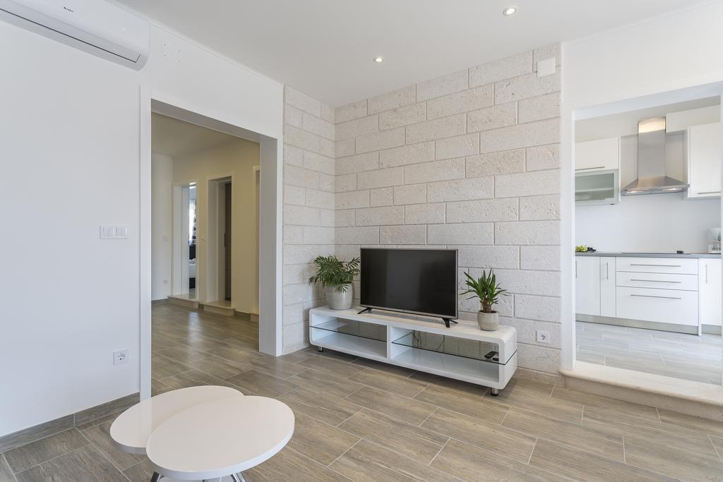 Apartments Biserka Бол Экстерьер фото