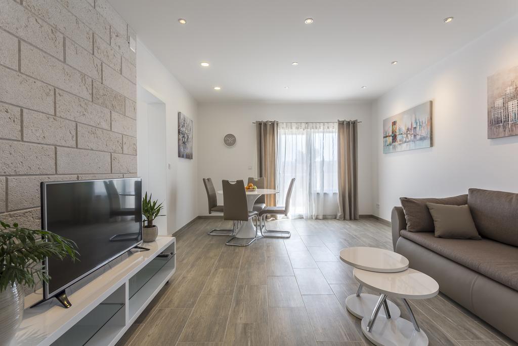 Apartments Biserka Бол Экстерьер фото