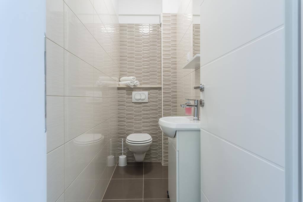 Apartments Biserka Бол Экстерьер фото