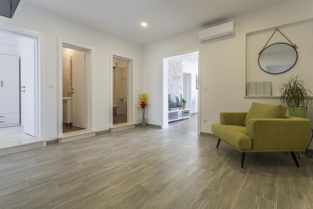 Apartments Biserka Бол Экстерьер фото